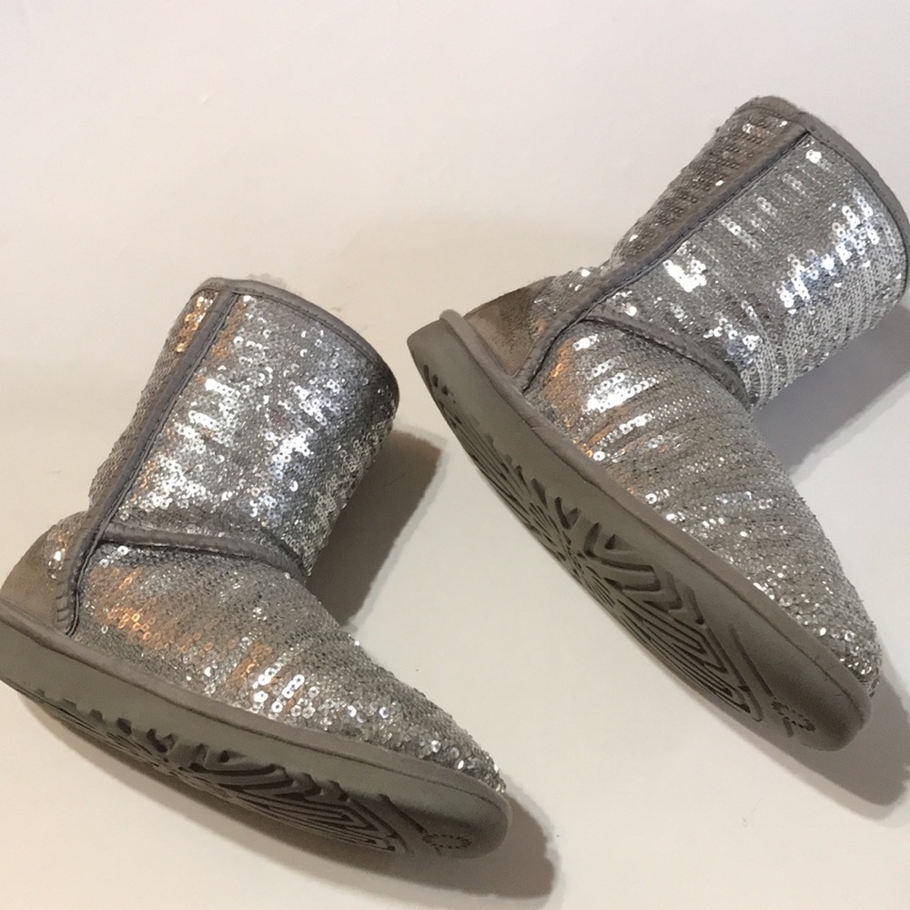UGG Australia Classic Short Boot Silver Sequin Kid 4 Sheepskin Essential Sparkle - Picture 3 of 17